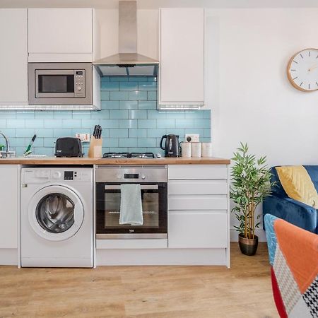 Modern Cosy London Flat By Damask Homes イルフォード エクステリア 写真