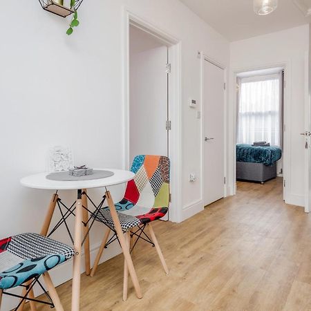 Modern Cosy London Flat By Damask Homes イルフォード エクステリア 写真