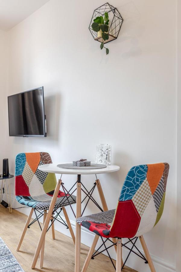 Modern Cosy London Flat By Damask Homes イルフォード エクステリア 写真