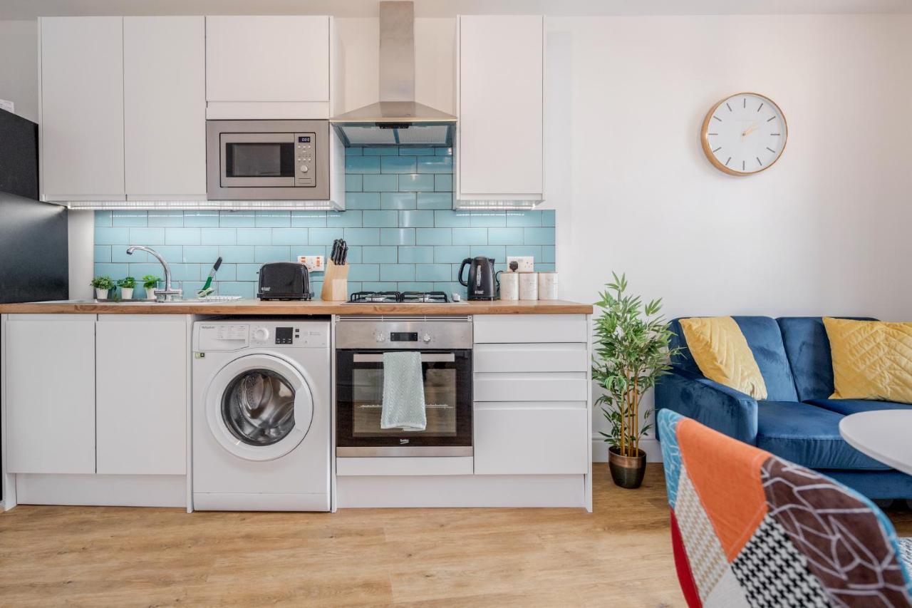 Modern Cosy London Flat By Damask Homes イルフォード エクステリア 写真