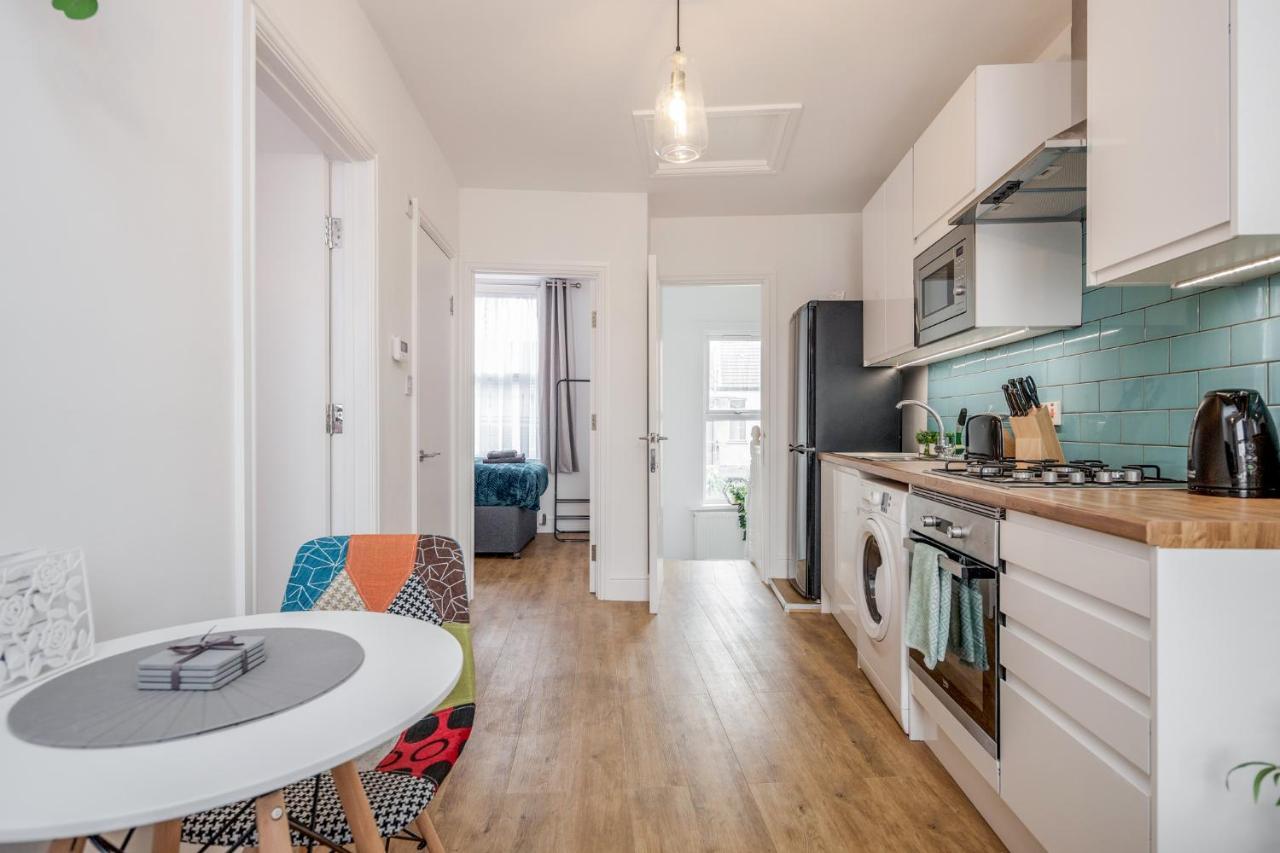 Modern Cosy London Flat By Damask Homes イルフォード エクステリア 写真