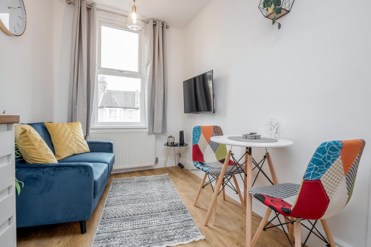 Modern Cosy London Flat By Damask Homes イルフォード エクステリア 写真