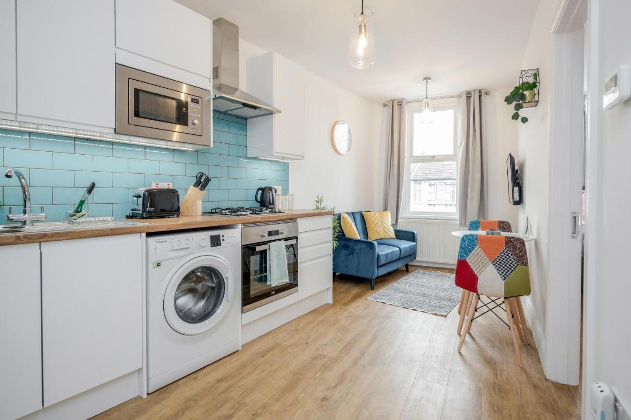 Modern Cosy London Flat By Damask Homes イルフォード エクステリア 写真