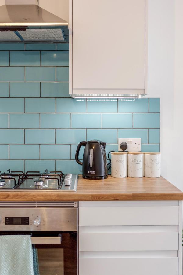 Modern Cosy London Flat By Damask Homes イルフォード エクステリア 写真