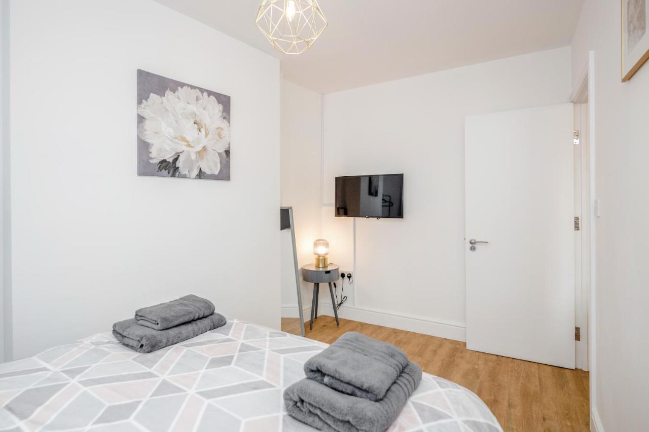 Modern Cosy London Flat By Damask Homes イルフォード エクステリア 写真
